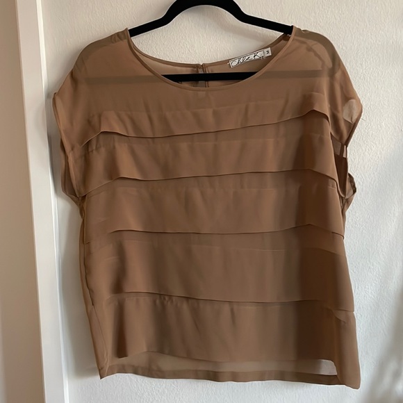 Tan Medium Chloe K Tiered Blouse EUC - Picture 1 of 3